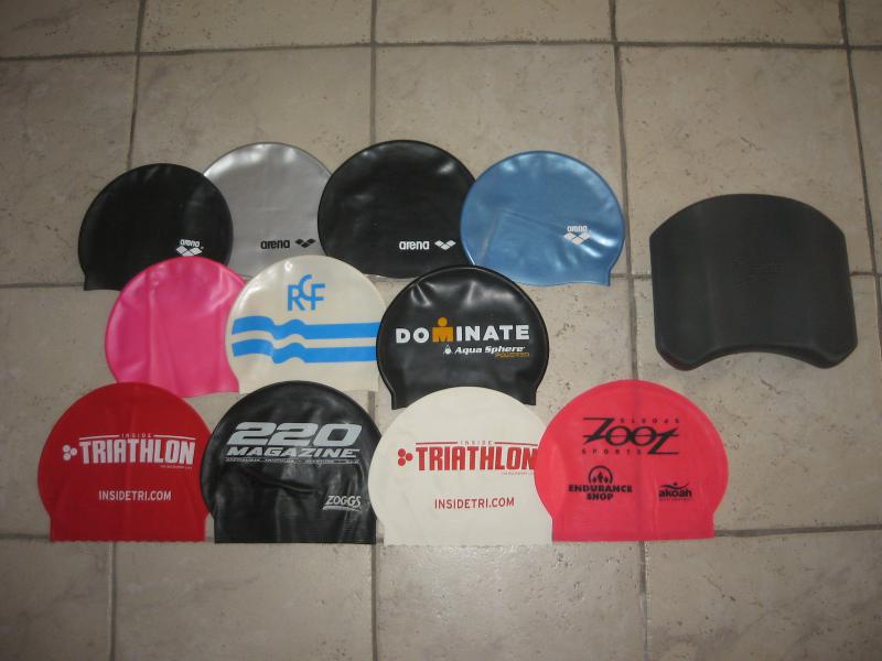 Lot de bonnets de natation neufs